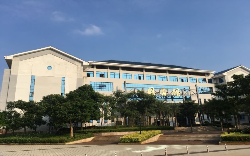 琼台师范学院.jpg